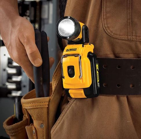 Linterna LED DEWALT XR 10,8V sin cargador/batería DCL510N-XJ