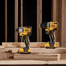 Pack Dewalt DCK2111L2T Taladro percutor + Atornillador de impacto 12V