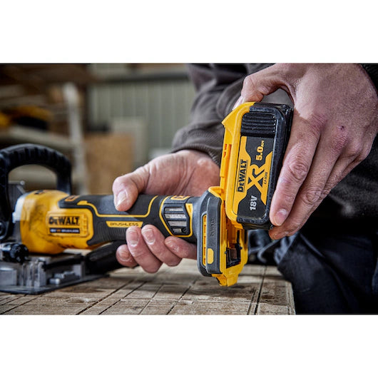 Ensambladora XR 18V sin Escobillas sin cargador/batería con Maletín TSTAK Dewalt DCW682NT-XJ