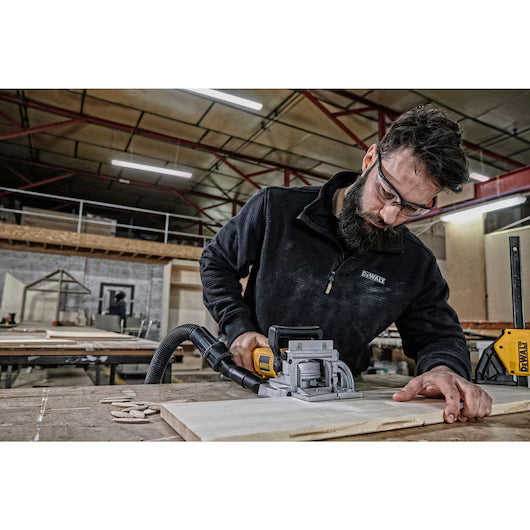 Ensambladora 600W Dewalt DW682K