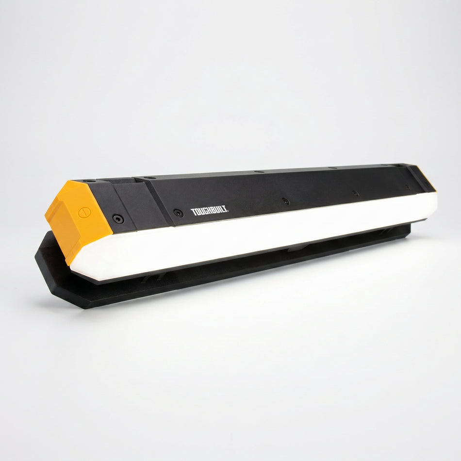 Barra de luz magnética ToughBuilt de 71 cm para gabinetes industriales.