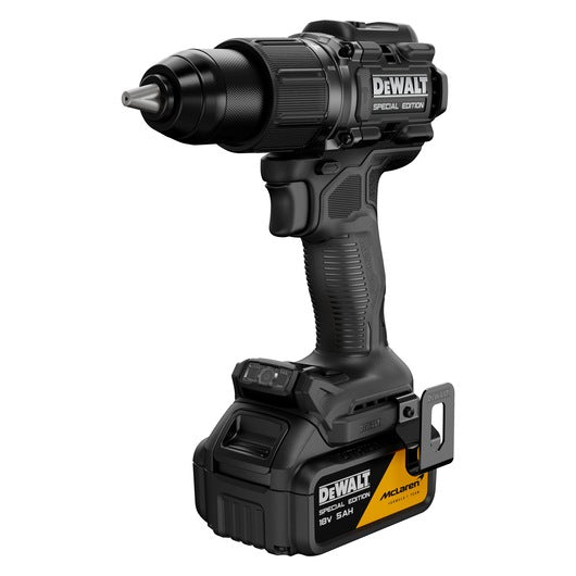 Taladro Percutor McLaren sin escobillas XR 18V 90Nm con 2 baterías 5.0Ah y Maletín DeWalt DCD86MP2T