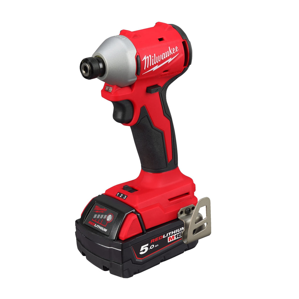 Atornillador de Impacto M18 BLIDR Milwaukee 1/4 Hex sin Escobillas con 2 Baterías 5.0Ah, Cargador y Maletín HD-Box M18 BLIDR-502X
