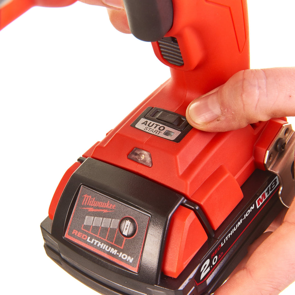 Atornillador de Cartón-Yeso Autoalimentado M18 FUEL FSGC con 2 Baterías 2.0 Ah, Cargador Rápido y Maletín Milwaukee M18 FSGC-202X