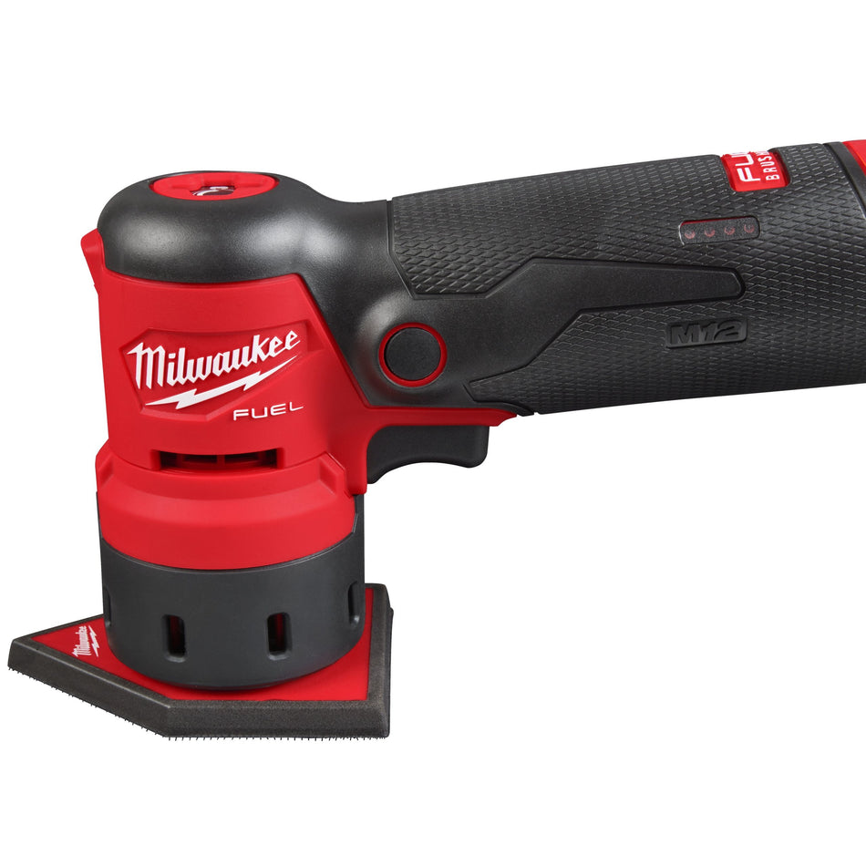 Lijadora de detalles subcompacta M12 FUEL con Batería 4.0Ah, Batería 2.0Ah, Cargador y Maletín Milwaukee M12 FDSS-422X