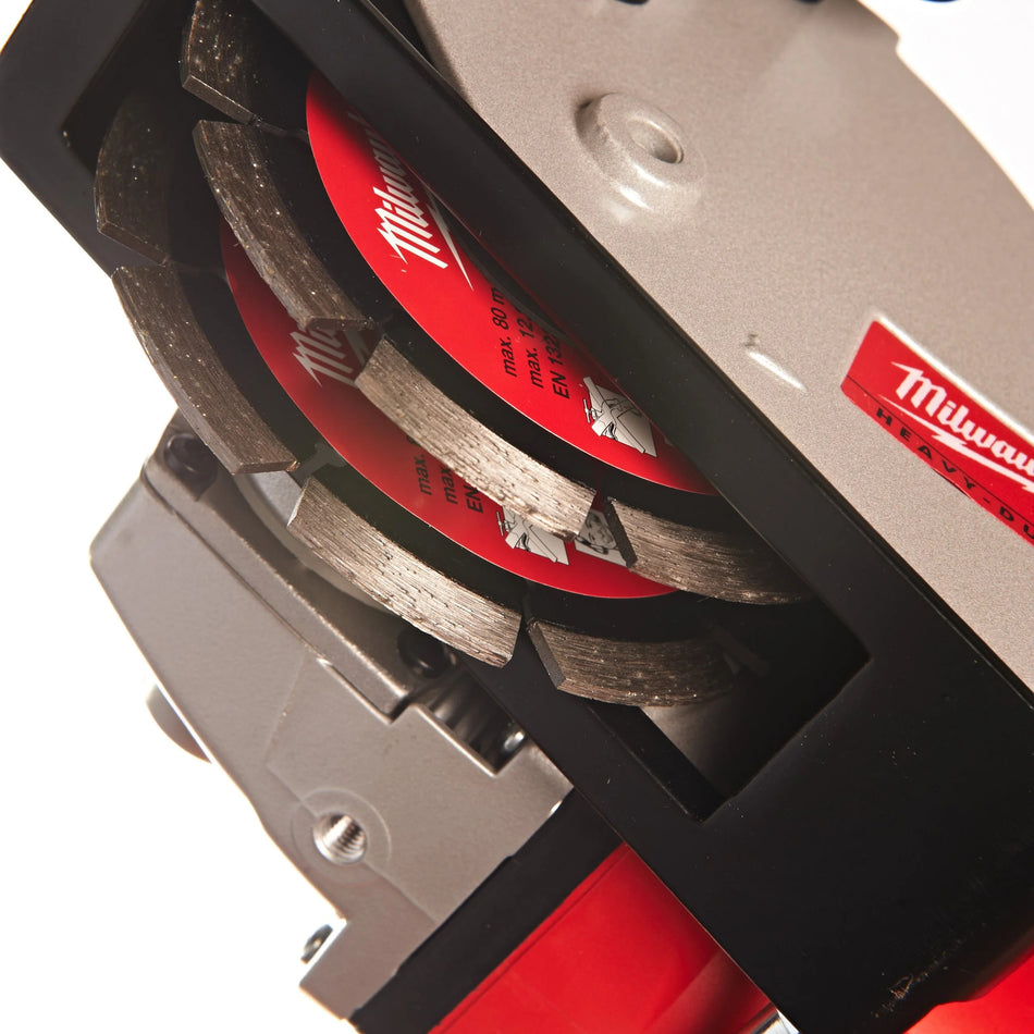 Rozadora de muros 125mm 1500W profundidad 30mm con Maletín Milwaukee WCE 30