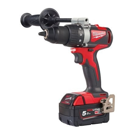 Taladro Atornillador M18 sin Escobillas BLDD2 con 2 Baterías 5.0 Ah, Cargador Rápido y Maletín Milwaukee M18 BLDD2-502X