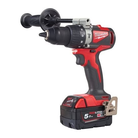 Taladro Percutor M18 sin Escobillas BLPD2 con 2 Baterías 5.0 Ah, Cargador Rápido y Maletín Milwaukee M18 BLPD2-502X