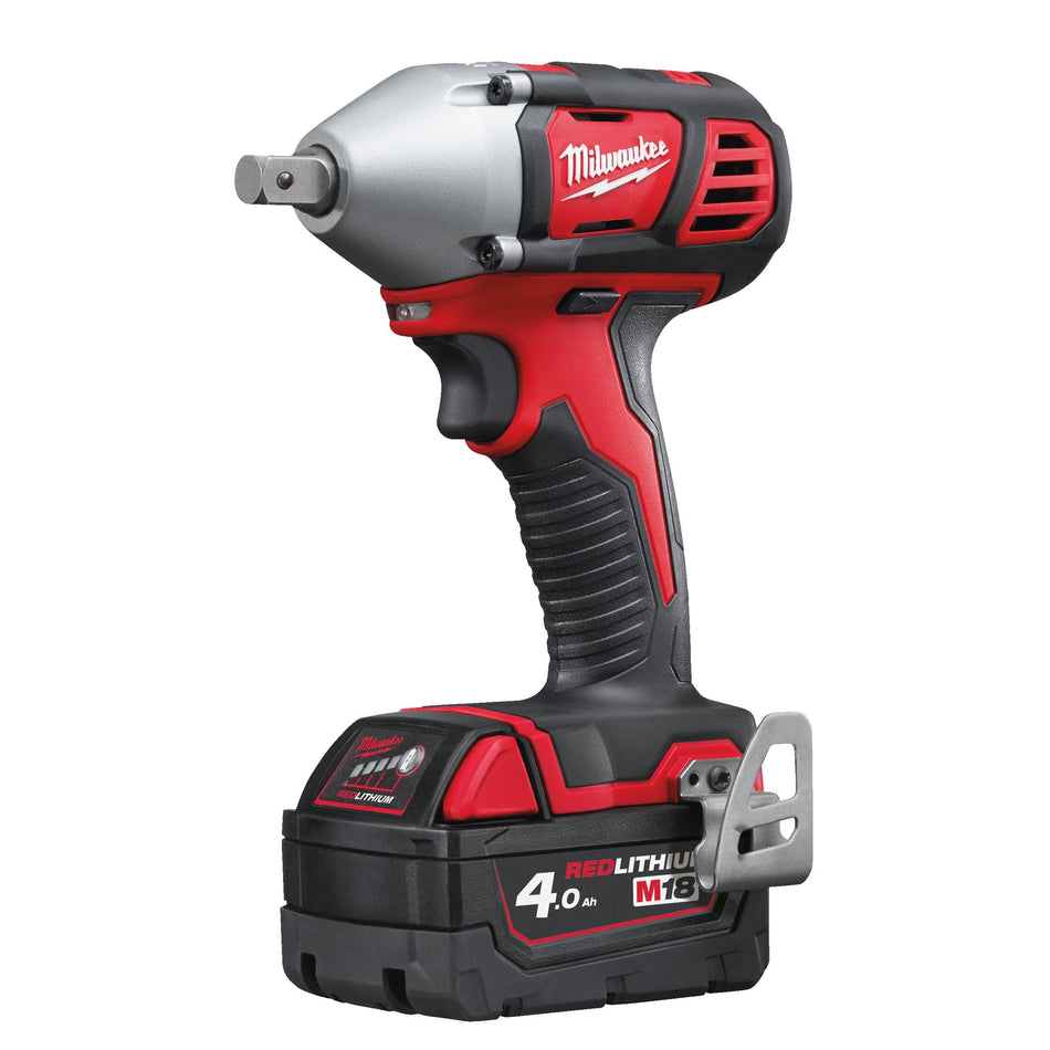 Llave de Impacto Compacta 1/2 M18 con Pin, 2 Baterías 4.0 Ah, Cargador y Maletín Milwaukee M18 BIW12-402C