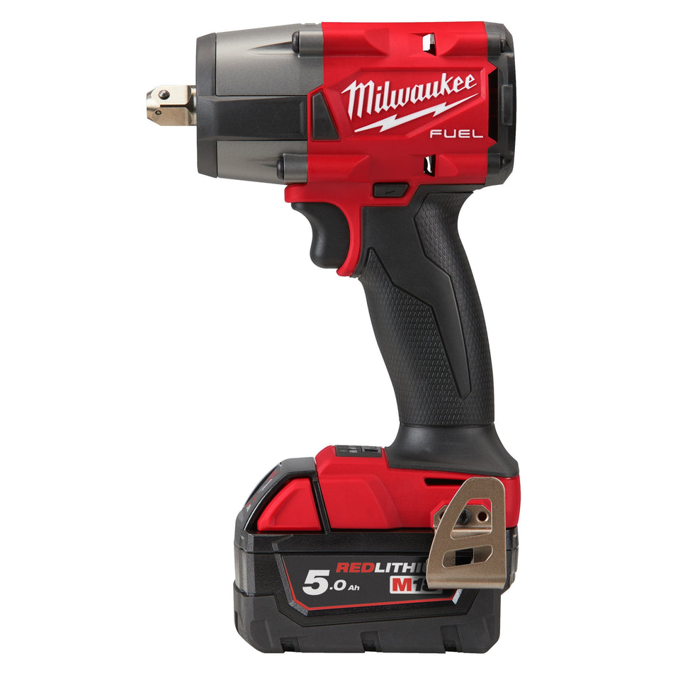 Llave de Impacto Par Medio 1/2 M18 FUEL con Pin de Retención, 2 Baterías 5.0 Ah, Cargador Rápido y Maletín Milwaukee M18 FMTIW2P12-502X