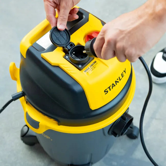 Aspirador Polvo y Líquidos Toma Eléctrica Integrada Stanley SXVC25PTDE